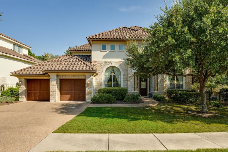 Virtual tour of 2401 Hunters Green CT