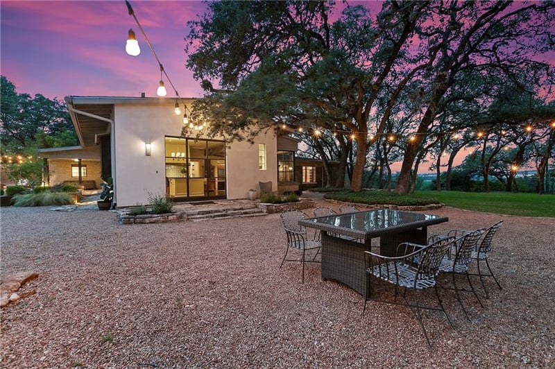 Virtual tour of 2401 Ridgeview ST