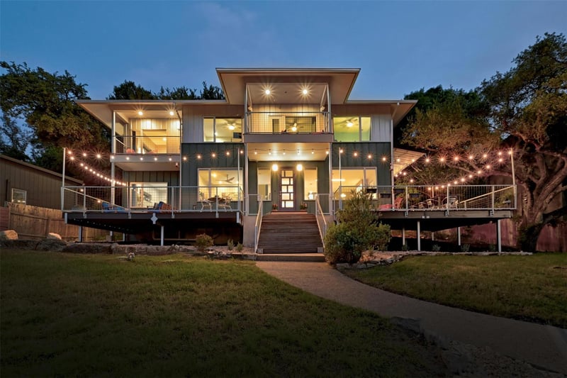 Virtual tour of 2401 Saratoga DR