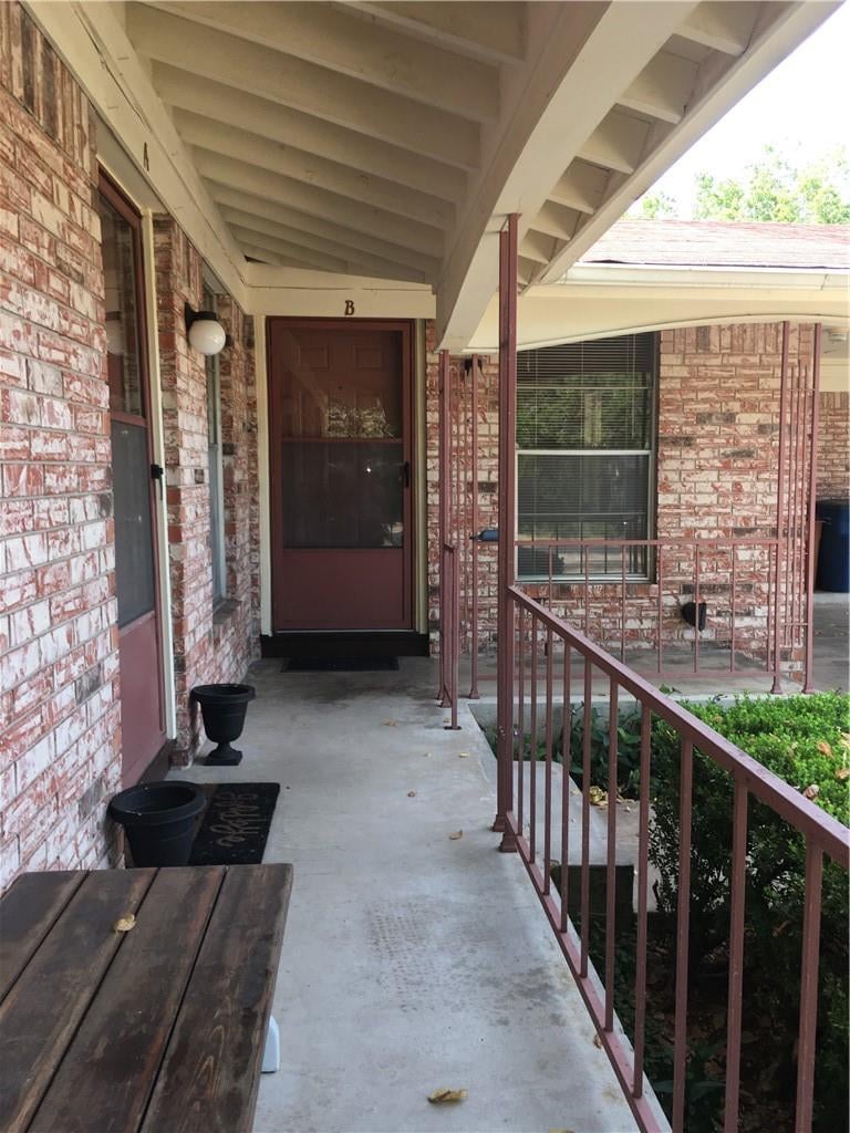 Virtual tour of 2401 W 9th ST Unit #B