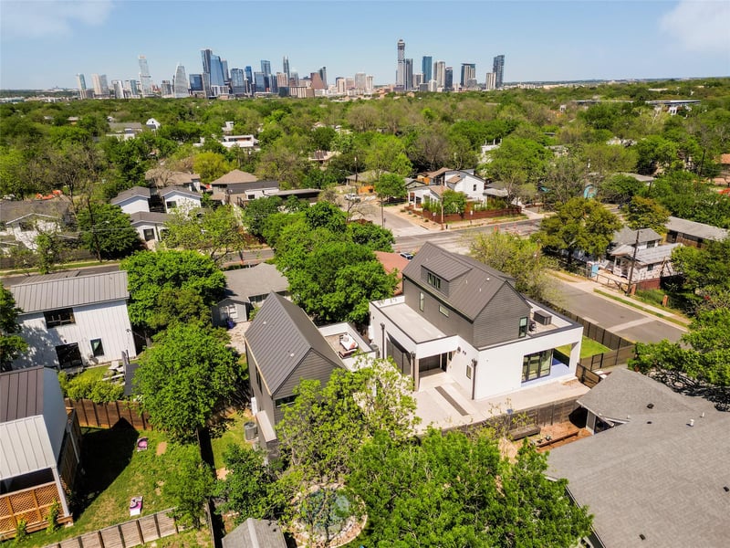 Virtual tour of 2402 S 3rd ST Unit #B