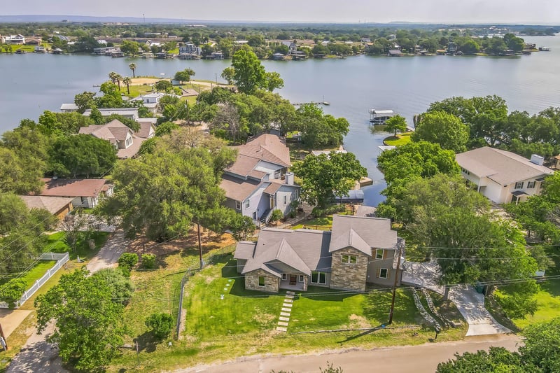 Virtual tour of 2403 Belaire East LN