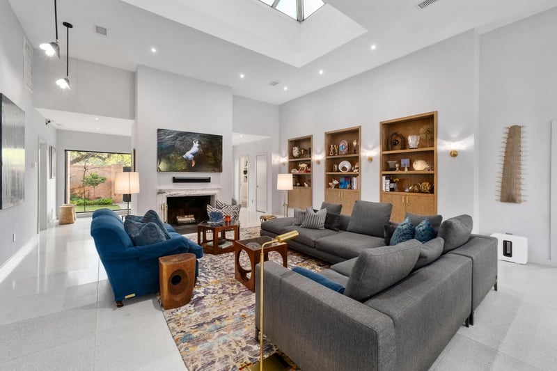 Virtual tour of 2404 Enfield RD