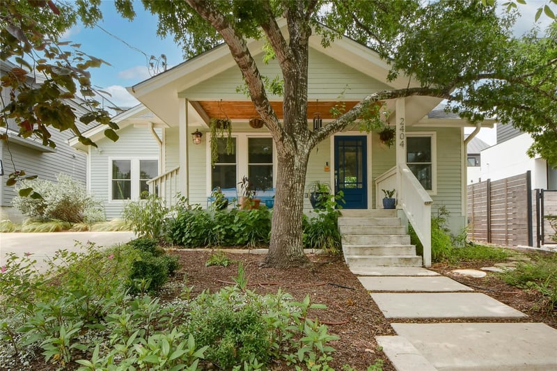 Virtual tour of 2404 S 3rd ST