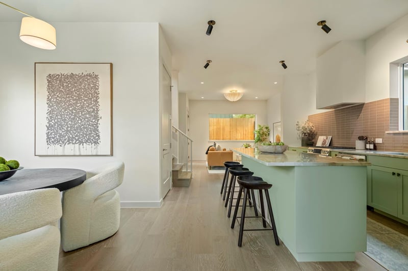 Virtual tour of 2405 E 22nd St