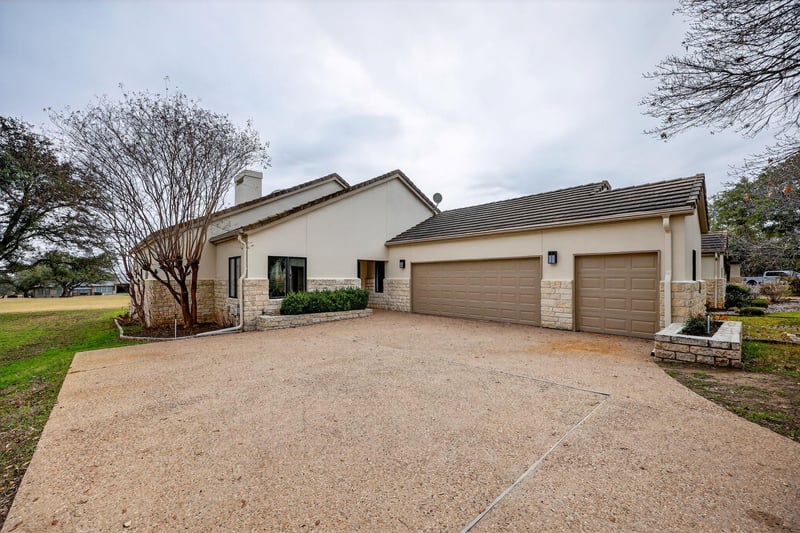 Virtual tour of 2405 Founders Cir