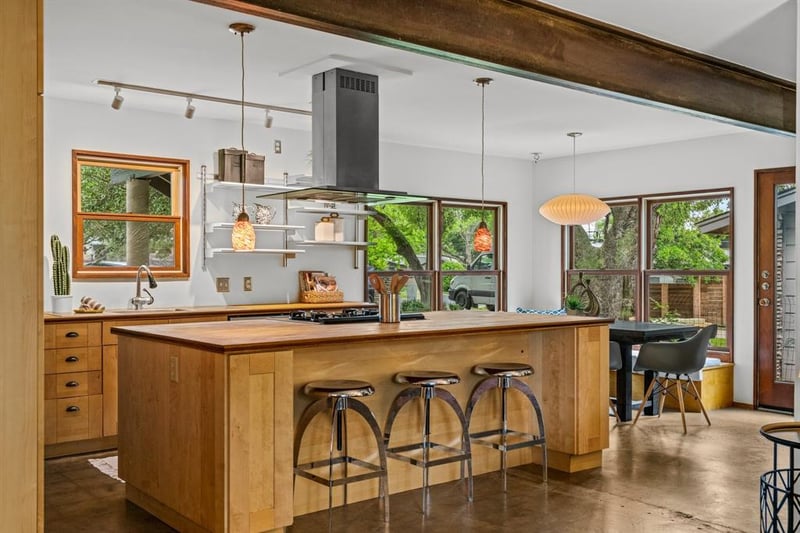 Virtual tour of 2405 Southland DR