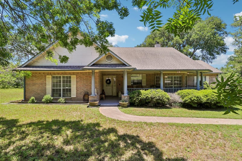 Virtual tour of 241 Laura LN