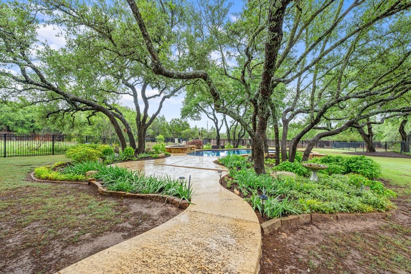 Virtual tour of 241 Onion Creek LN