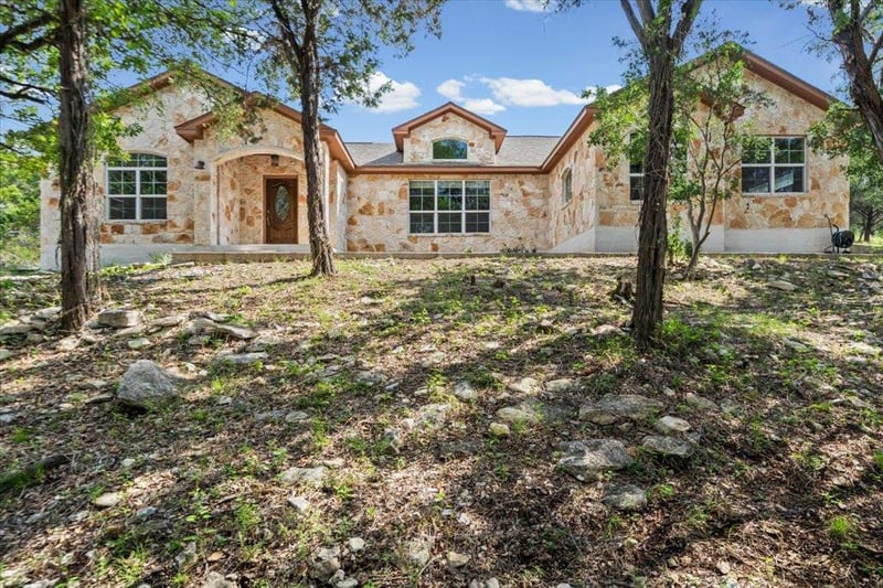 Virtual tour of 241 Pleasant Valley RD