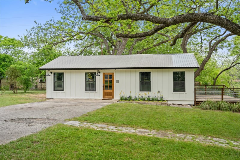 Virtual tour of 2410 Flite Acres Rd