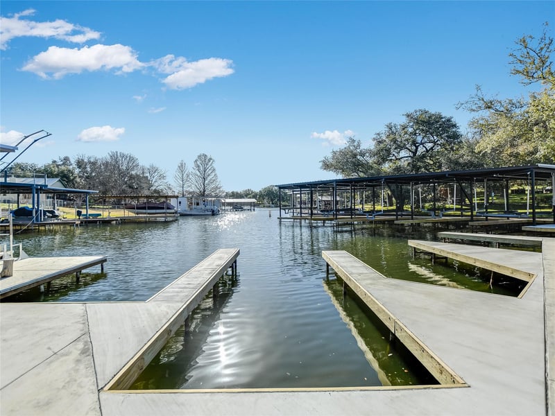 Virtual tour of 2411 Cherry LN