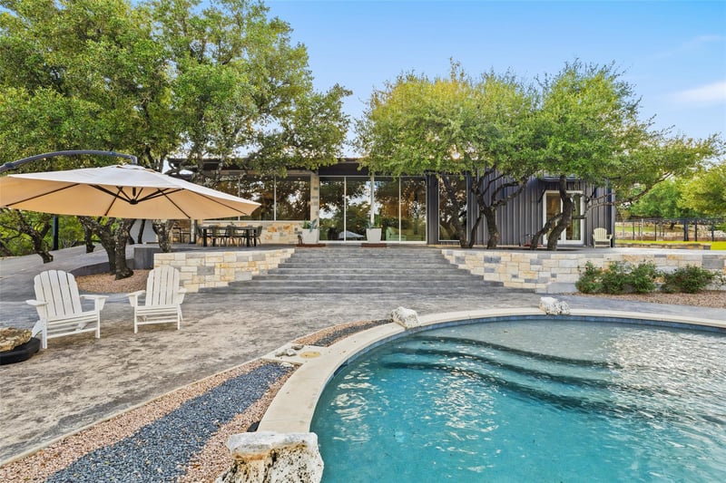Virtual tour of 2412 Bee Creek Rd