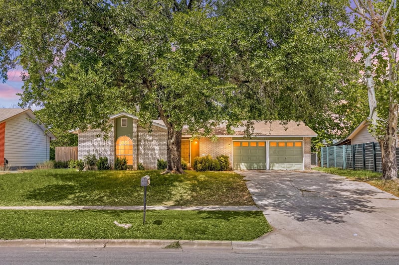 Virtual tour of 2412 E Stassney LN
