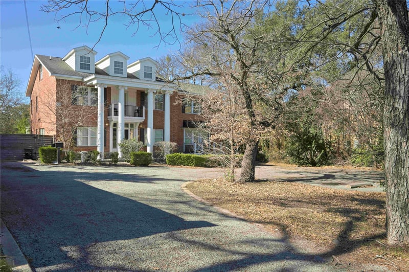 Virtual tour of 2413 Enfield Rd