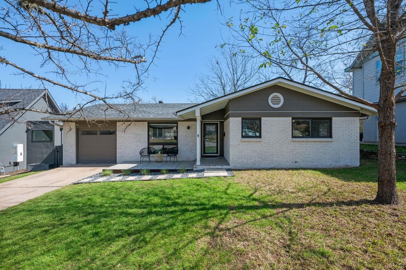 Virtual tour of 2415 Little John LN