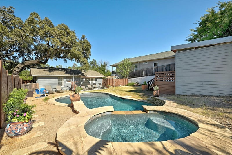 Virtual tour of 2419 Euclid Ave