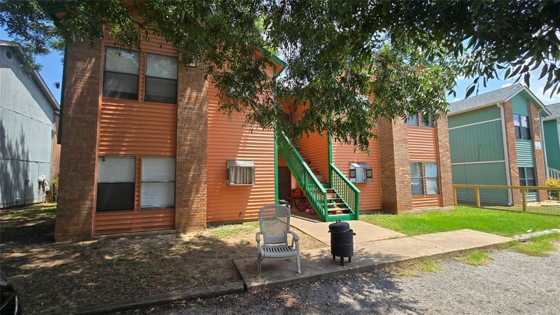 Virtual tour of 2419 W Slaughter LN