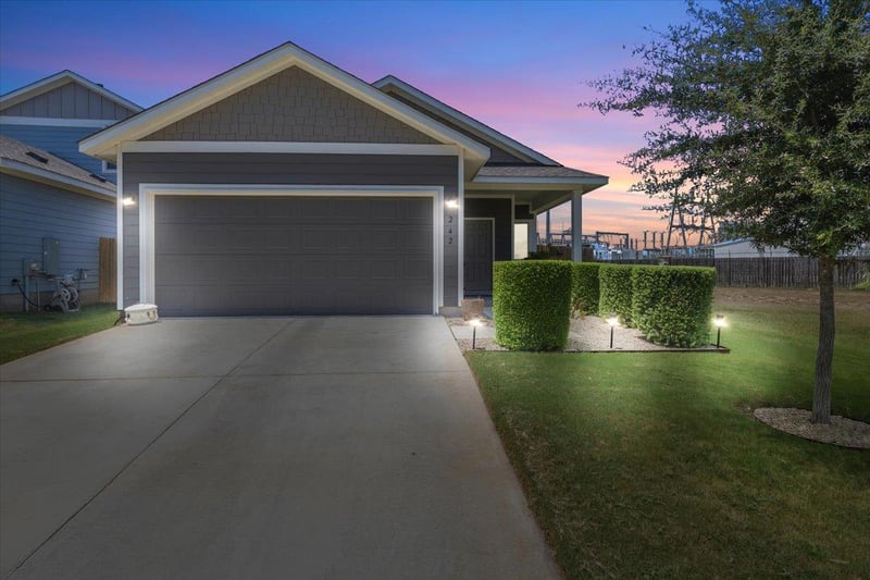 Virtual tour of 242 Trailside LN