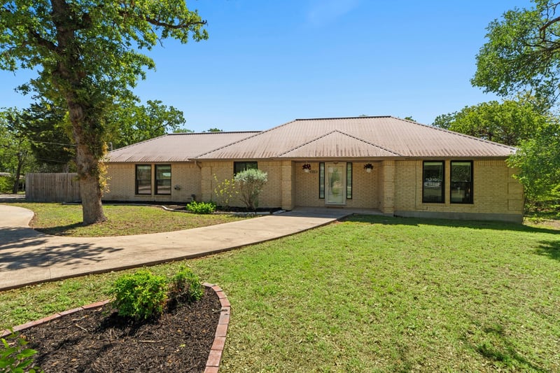Virtual tour of 242 W Oak Loop