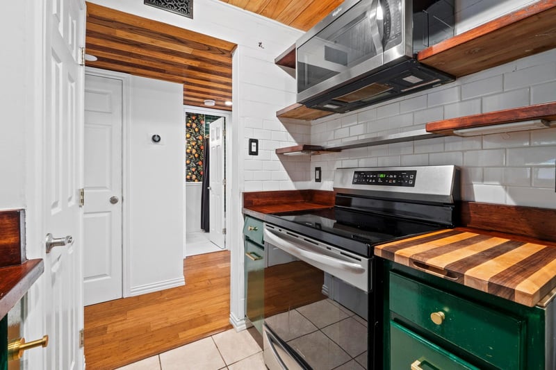 Virtual tour of 2450 Ashdale DR Unit #D-106