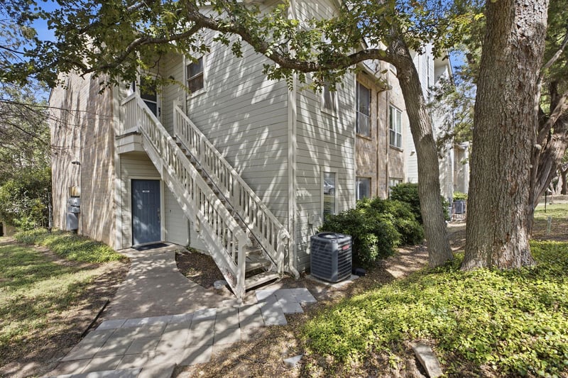 Virtual tour of 2450 Wickersham Ln Unit #1001
