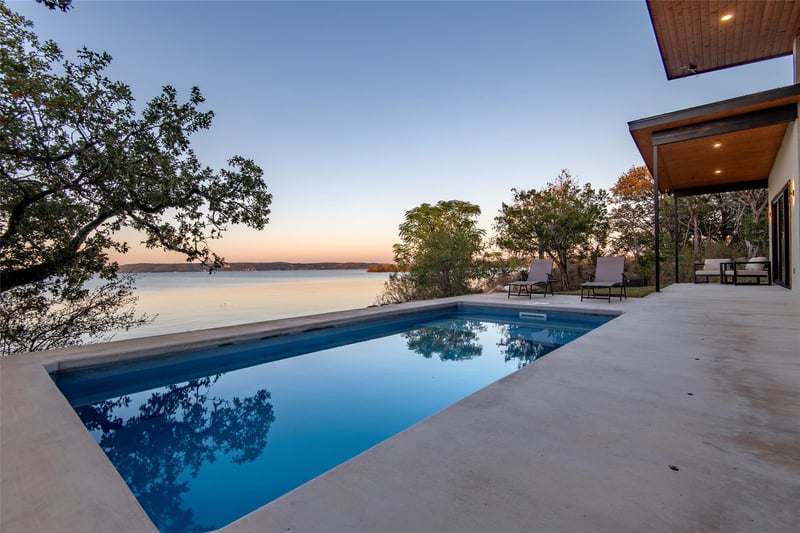 Virtual tour of 247 Peninsula Dr