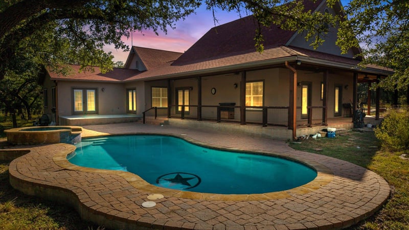 Virtual tour of 2471 Oak Run Dr