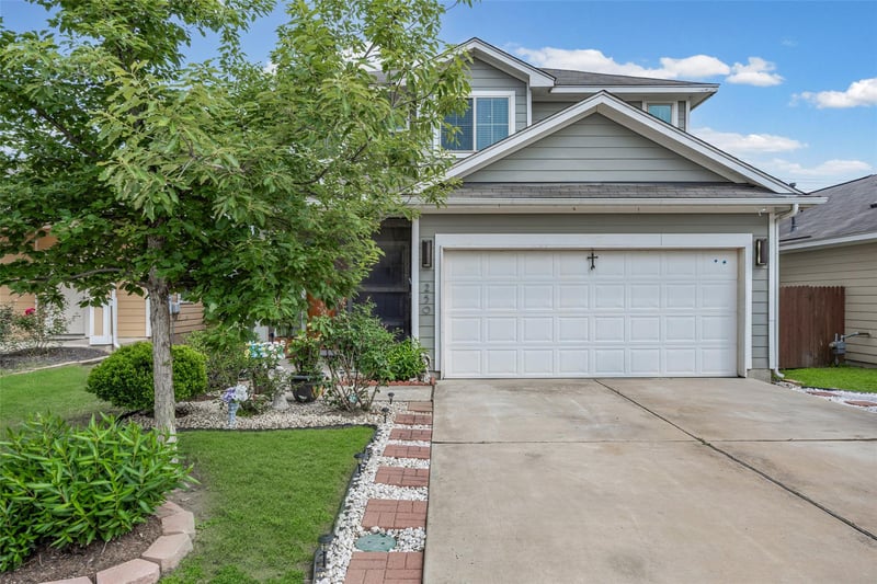 Virtual tour of 250 Twisted Oaks Ln