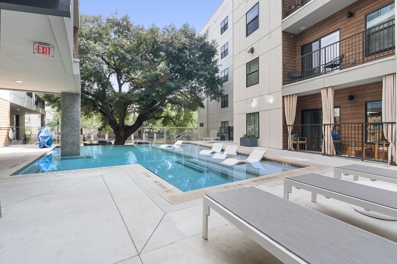 Virtual tour of 2500 Longview ST Unit #116
