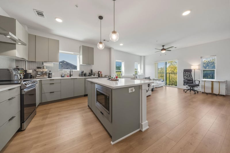 Virtual tour of 2500 Longview ST Unit #300