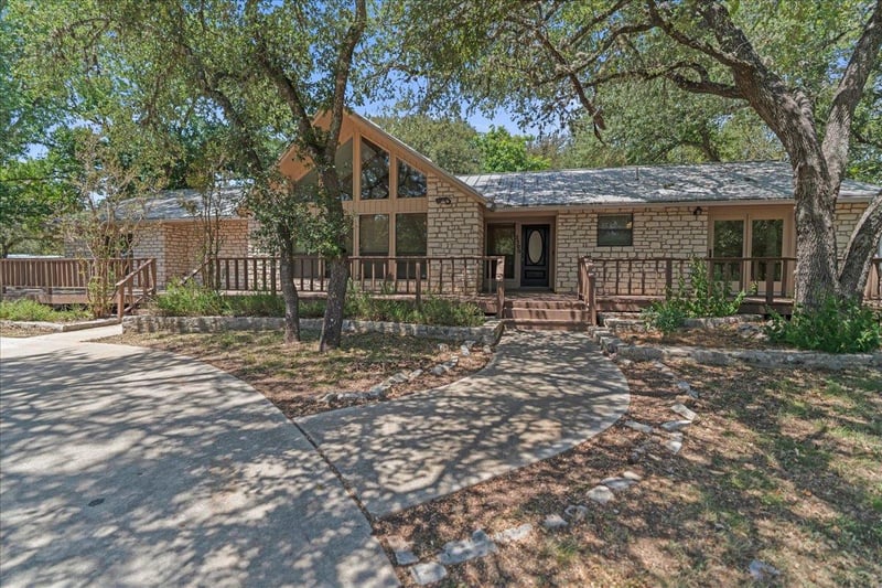Virtual tour of 2500 Rolling Oaks