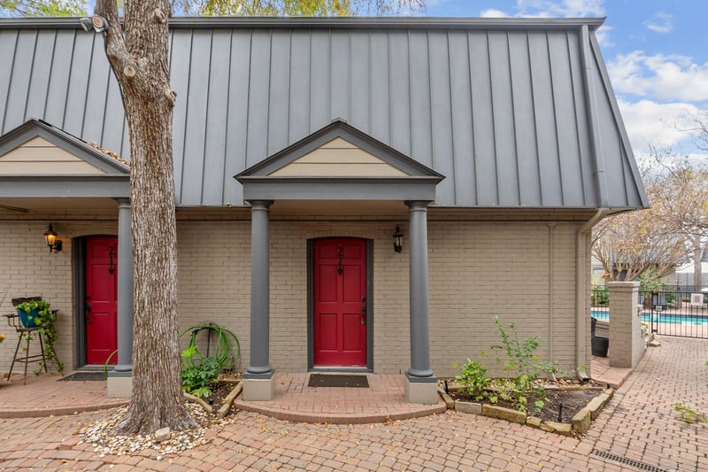 Virtual tour of 2500 Steck Ave Unit #22