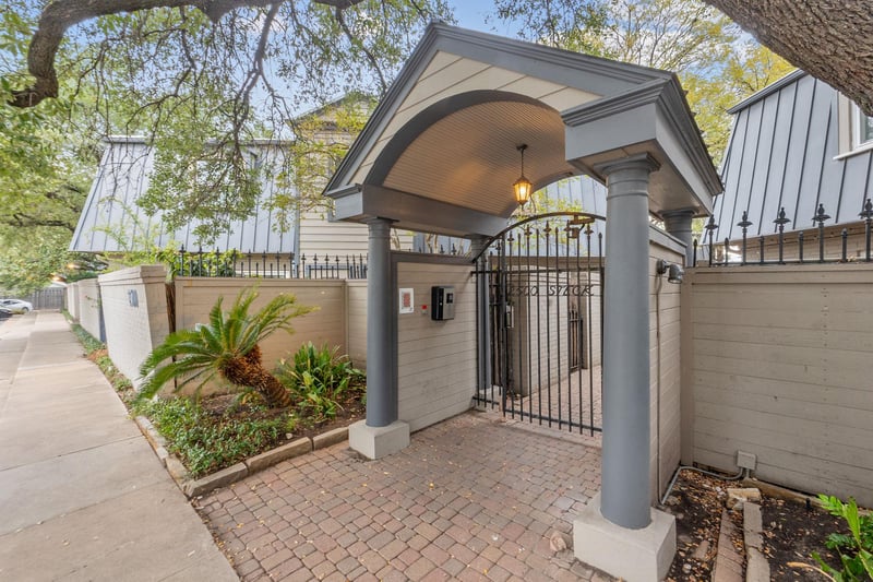 Virtual tour of 2500 Steck Ave Unit #22