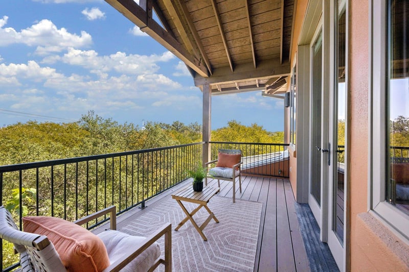 Virtual tour of 2501 Stratford Dr