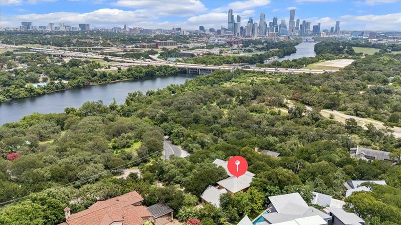 Virtual tour of 2501 Stratford DR