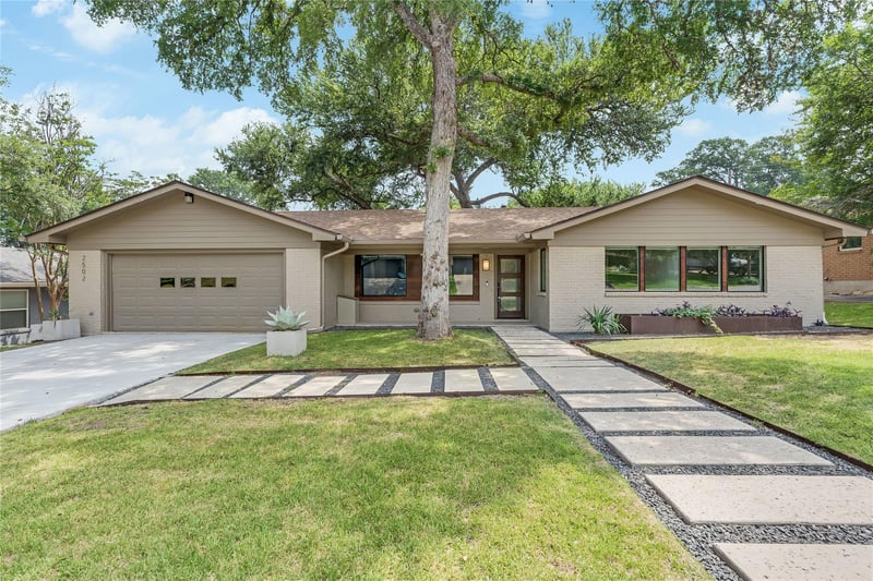 Virtual tour of 2502 Spring Creek DR