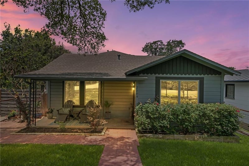 Virtual tour of 2504 Rae Dell Ave