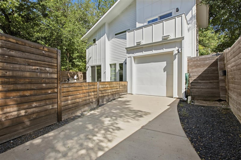Virtual tour of 2505 E 11th ST Unit #2