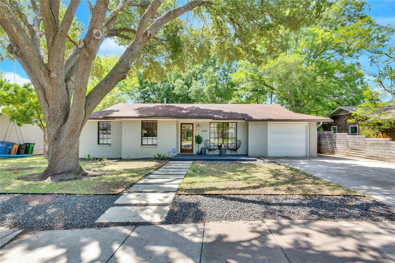Virtual tour of 2506 East Side DR