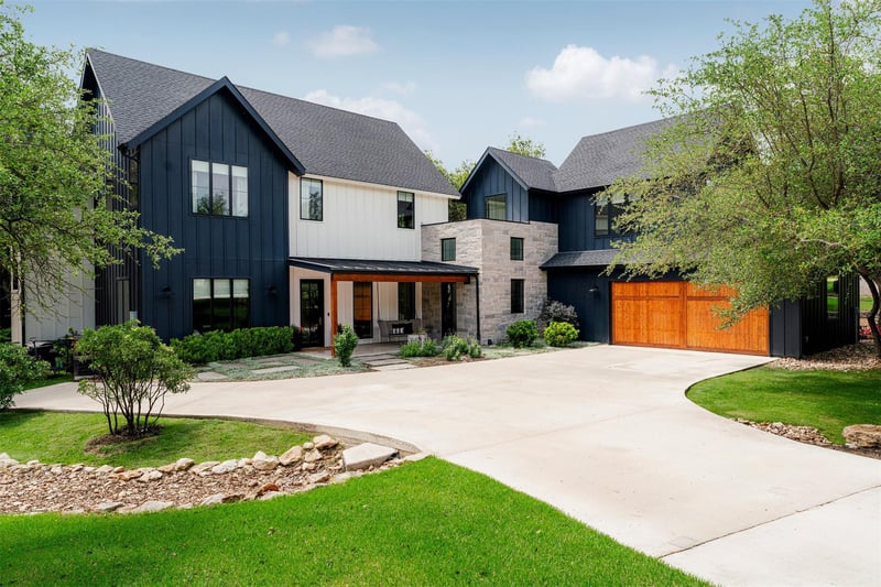 Virtual tour of 251 Victorian Gable Dr