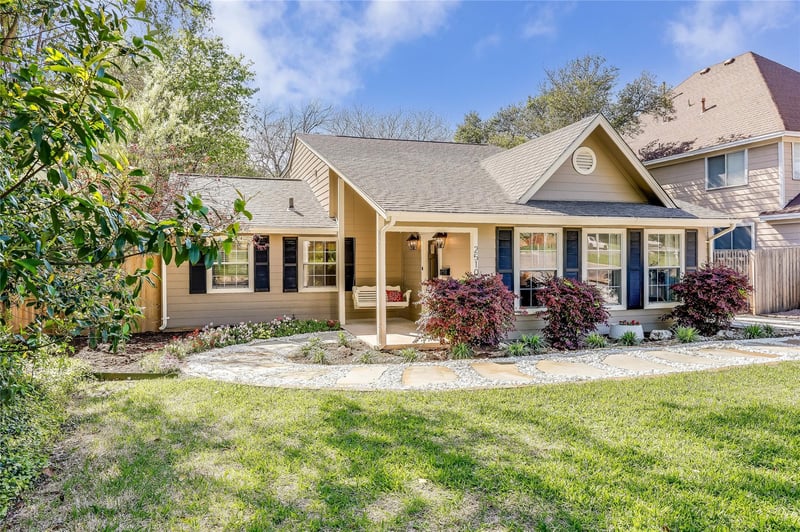 Virtual tour of 2510 Winsted LN