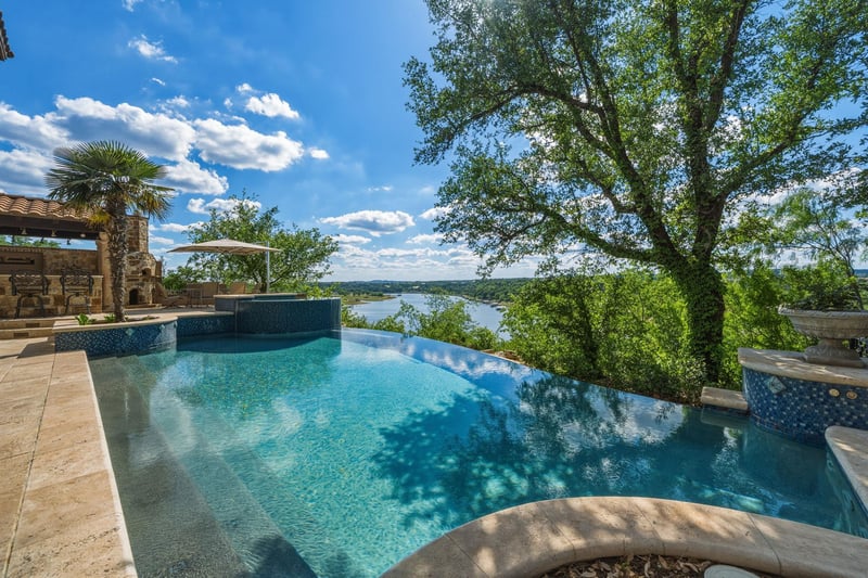Virtual tour of 25110 River RD