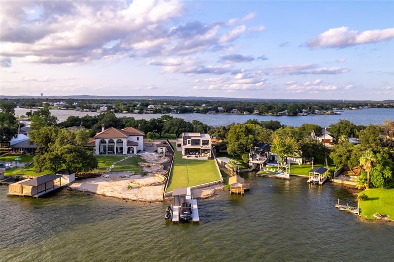 Virtual tour of 2512 Belaire East LN