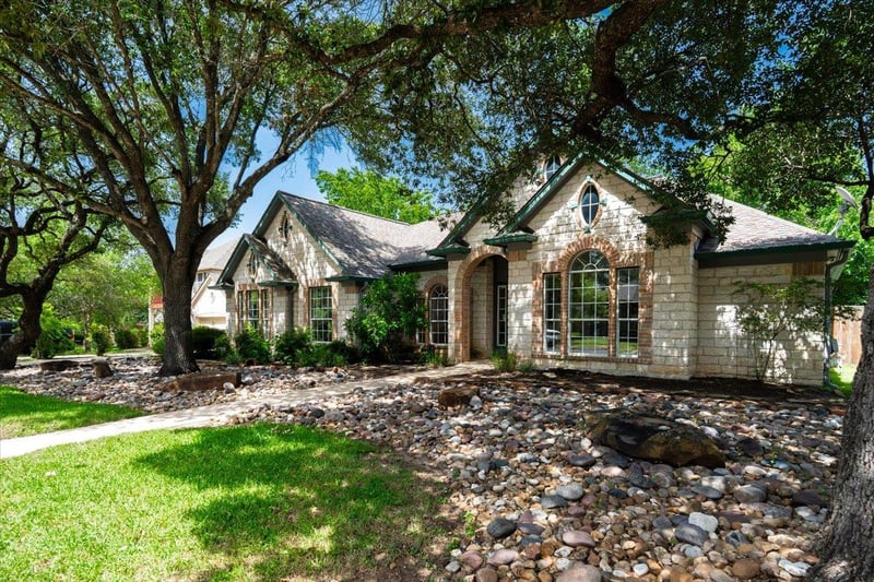 Virtual tour of 2513 Niemann DR