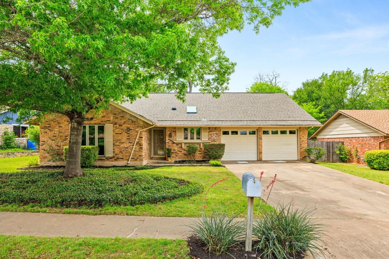 Virtual tour of 2515 Aldford DR