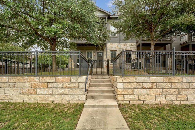 Virtual tour of 2520 Bluebonnet LN Unit #20