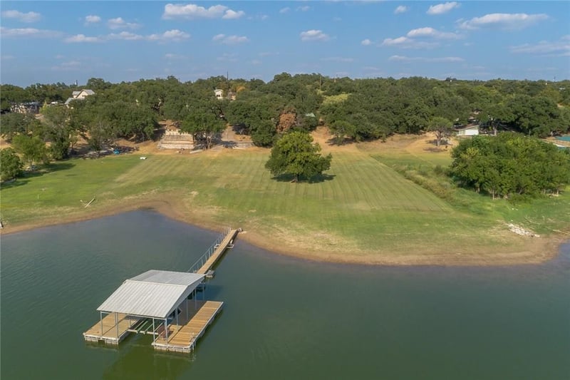 Virtual tour of 25203 Lake View Dr