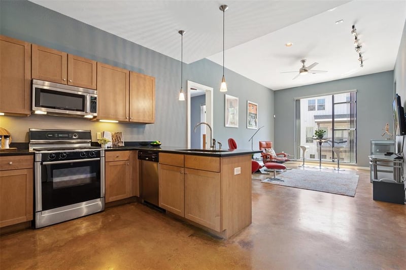 Virtual tour of 2525 Lamar LN Unit #215