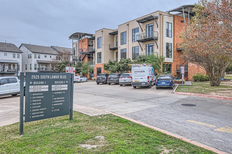 Virtual tour of 2525 S Lamar BLVD Unit #211